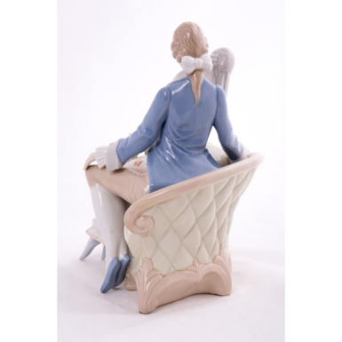 The back side of the statuette photo