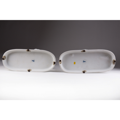 Дно двох статуеток фото