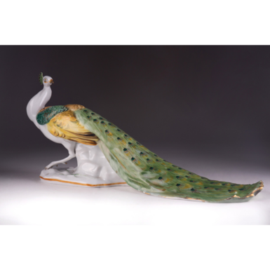 Павич на підставці фото