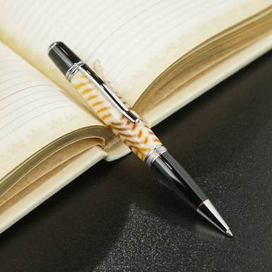 шариковая ручка фото