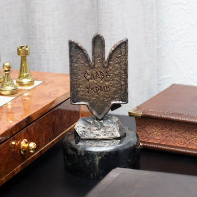 Обратная сторона статуэтки фото