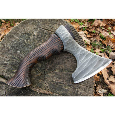 Топор с деревянной ручкой фото