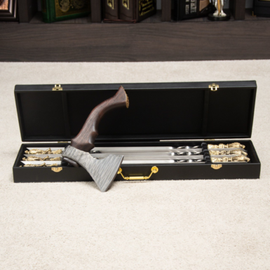 Топор и шампура в боксе фото