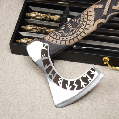 Топор и шампура в боксе фото