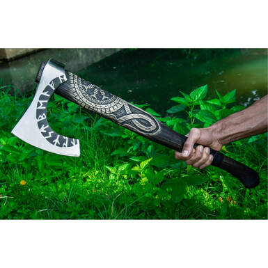 Топор в природных условиях фото