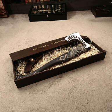 Топор в подарочной коробке фото