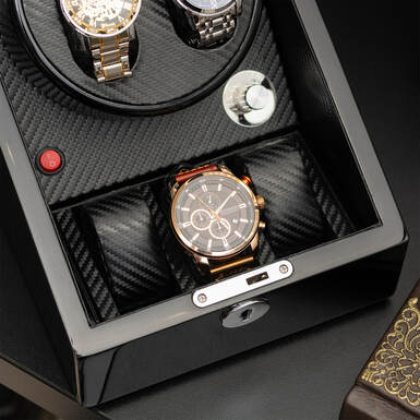 Годинник у кейсі фото