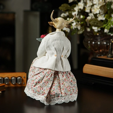 wow видео Кукла ручной работы "Коровка-мечтательница"