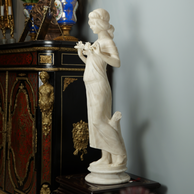 Статуетка в інтер'єрі фото