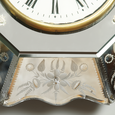 Детализированный узор на часах фото