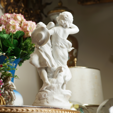 The back side of the statuette photo