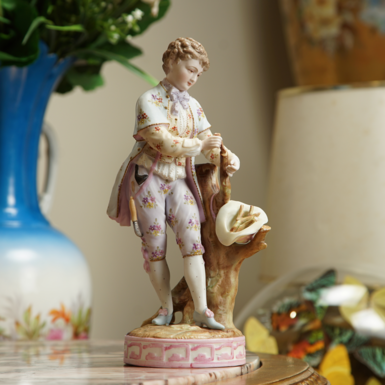 Sculpture gardener photo