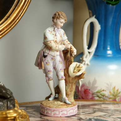 Statuette in the interior photo