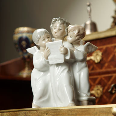 Porcelain figurine photo