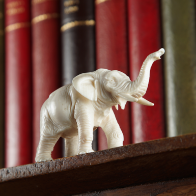 Скульптура из слоновой кости фото