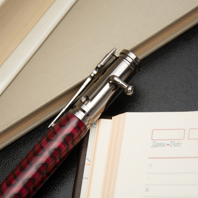 Ручка красного цвета фото