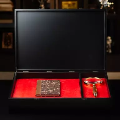 книга у футлярі фото