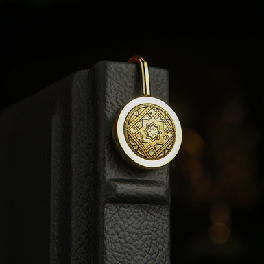 Позолоченная закладка фото