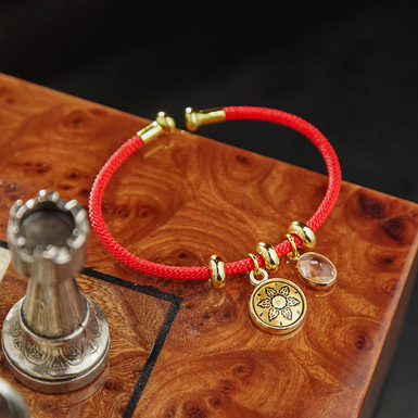 Браслет из позолоты в интерьере фото