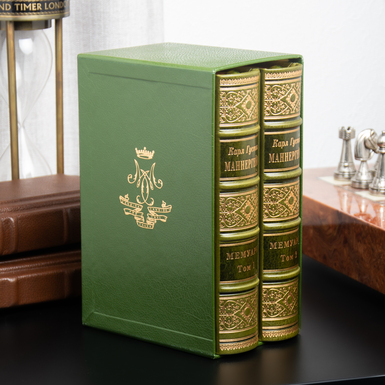 книги у футлярі фото