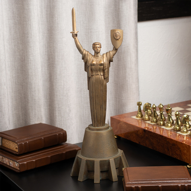 Бронзова статуетка фото