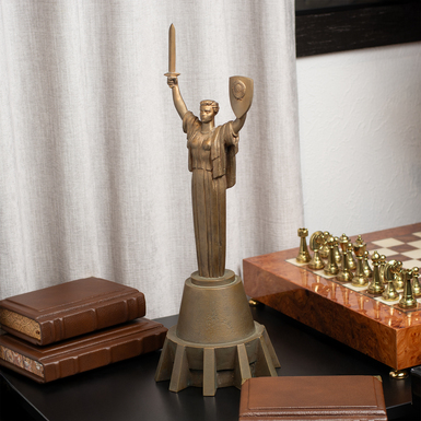 Статуетка в інтер'єрі фото