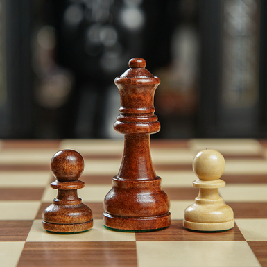 шахматные фигуры из дерева фото 1