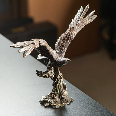 статуэтка орла на ветке фото 1