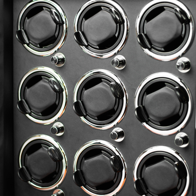 Прозора скринька для демонстрації та підзаводу годинників