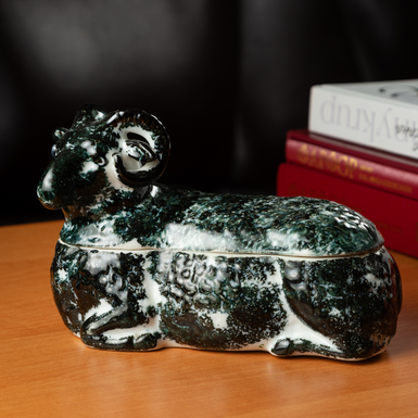 Фарфоровая антикварная масленка "Баранчик", 19 век фото