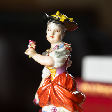 Detailed statuette photo