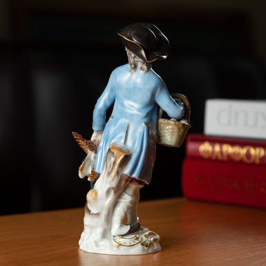 The back side of the statuette photo