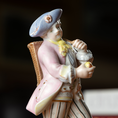 Яскрава глазур статуетки фото