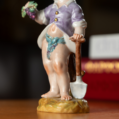 Detailed statuette photo