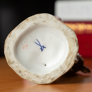 Тавро на дні статуетки фото