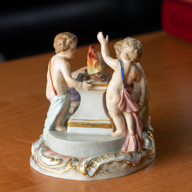 The back side of the statuette photo