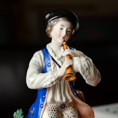 Detailed statuette photo