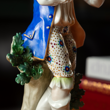 Bright glaze figurine photo