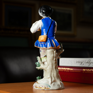 The back side of the statuette photo