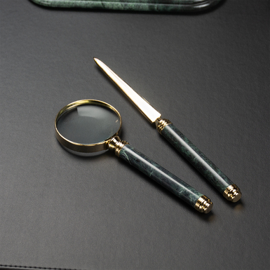 лупа и нож фото