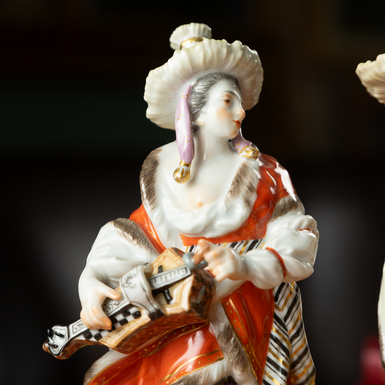 Яркая глазурь статуэтки фото