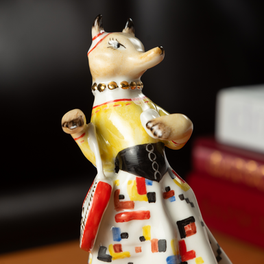 Detailed statuette photo