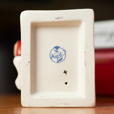 Porcelain factory hallmark photo