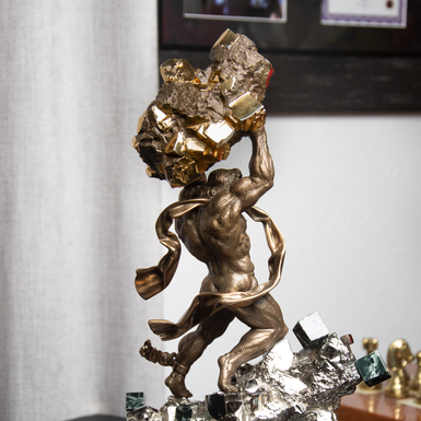 Обратная сторона статуэтки фото