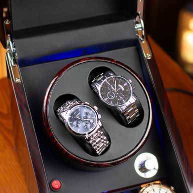 Темне оздоблення кейсу фото