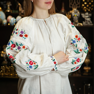 Вишиванка з фабричного полотна фото