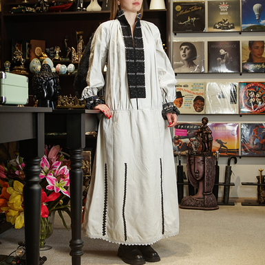 Shirt embroidered in the verhoplut technique photo