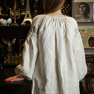 Обратная сторона вышитой рубашки фото