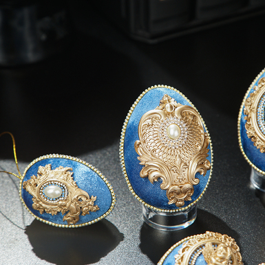 Eggs in velvet photo