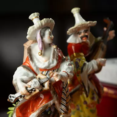 wow видео Пара раритетных фарфоровых статуэток конца 19 начала 20 века "Музыканты"